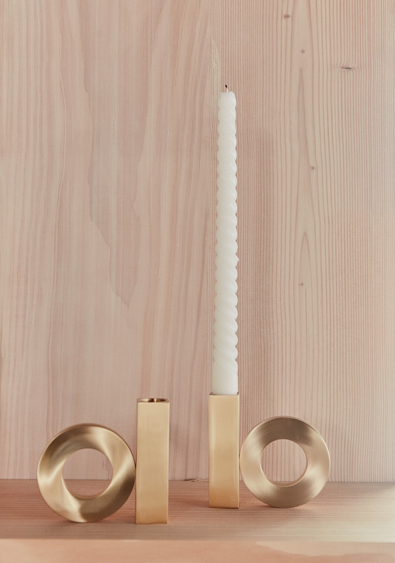Load image into Gallery viewer, OYOY LIVING Baari Candleholder - Solid Brass Candleholder 301 Brushed Brass
