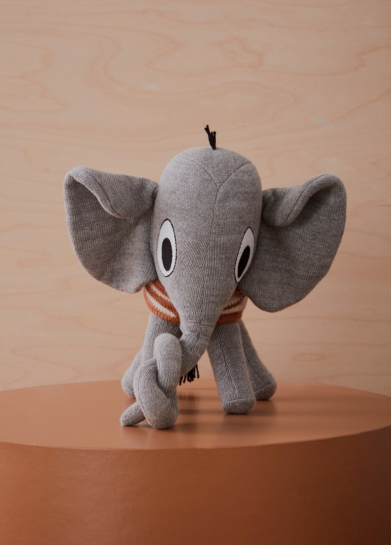 Load image into Gallery viewer, OYOY MINI Elephant Henry Soft Toys 203 Grey
