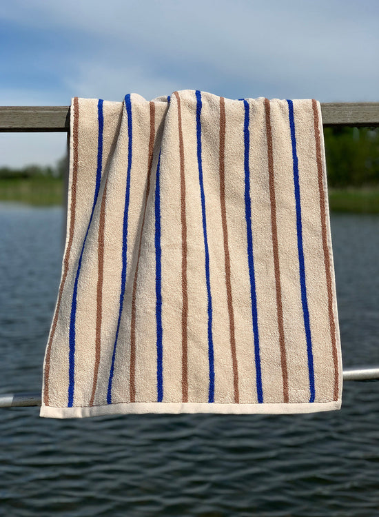 Load image into Gallery viewer, OYOY LIVING Raita Towel - 100x150 cm Towel 307 Caramel / Optic Blue
