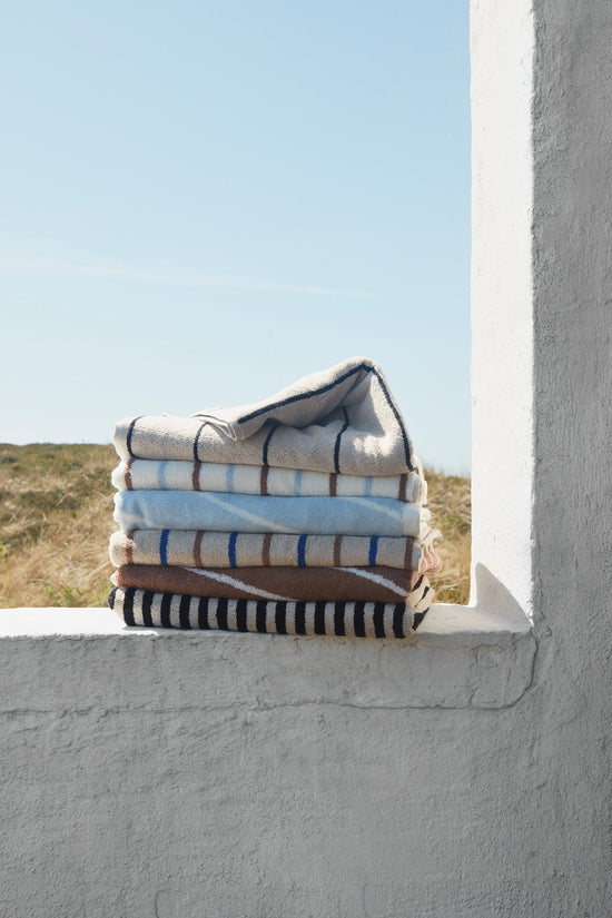 Load image into Gallery viewer, OYOY LIVING Raita Towel - 70x140 cm Towel 104 Cloud / Ice Blue
