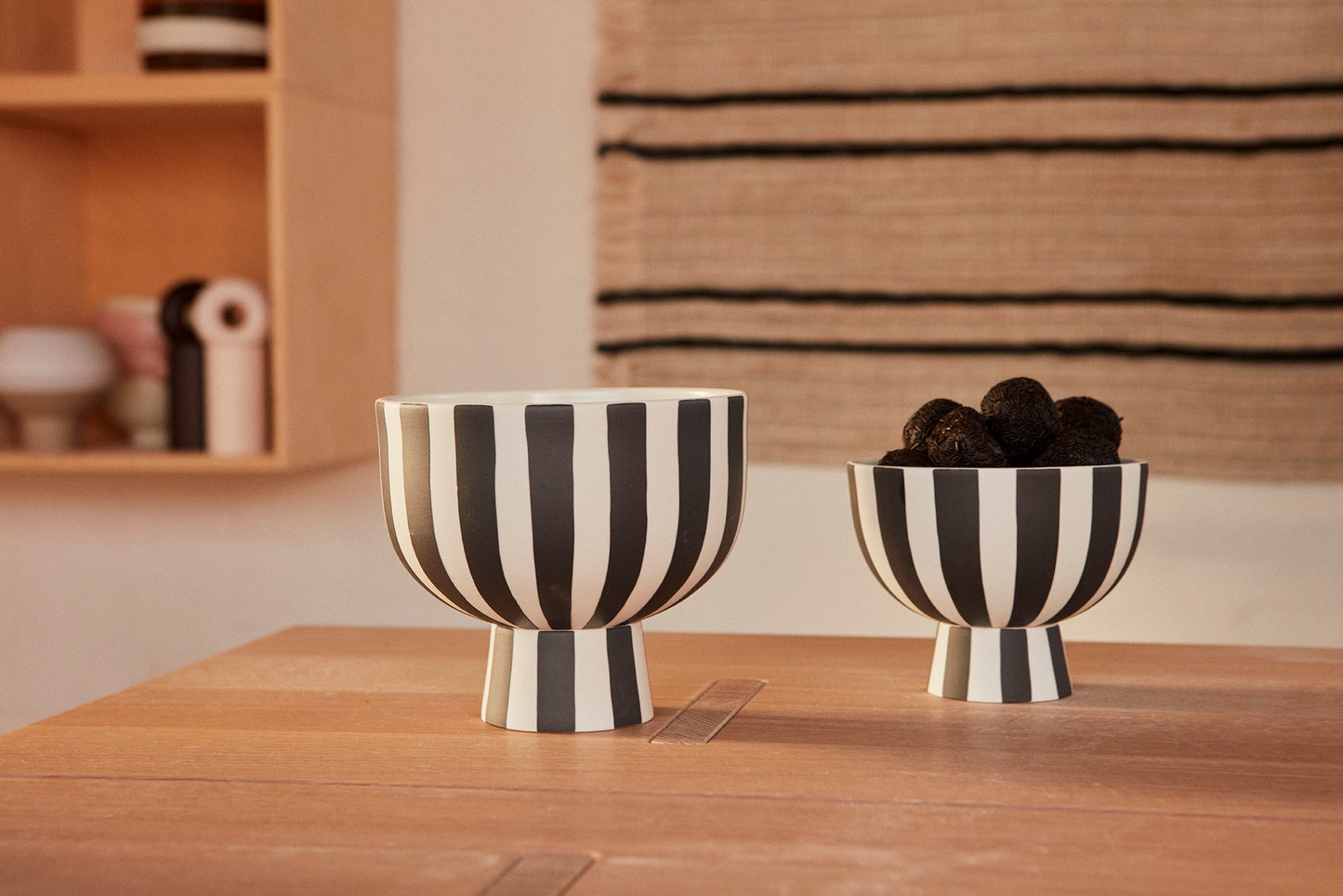 Load image into Gallery viewer, OYOY LIVING Toppu Mini Bowl Vase 101 White / Black
